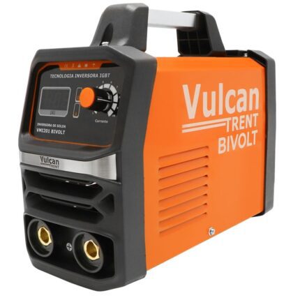 A inversora de solda Vulcan foi desenvolvida com foco na segurança do operador. Por isso, conta com ventilação forçada e proteção térmica contra sobreaquecimento. Assim, mesmo em jornadas prolongadas, o equipamento mantém sua estabilidade e durabilidade.