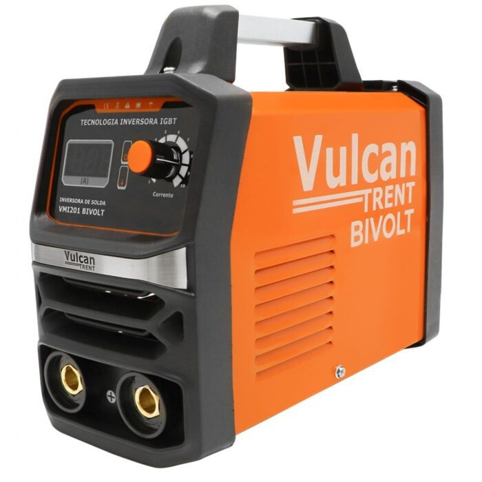 A inversora de solda Vulcan foi desenvolvida com foco na segurança do operador. Por isso, conta com ventilação forçada e proteção térmica contra sobreaquecimento. Assim, mesmo em jornadas prolongadas, o equipamento mantém sua estabilidade e durabilidade.
