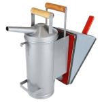 O fumigador grande para apicultor Zatti é ideal para acalmar abelhas com segurança durante o manejo das colmeias. Robusto, eficiente e fácil de usar.